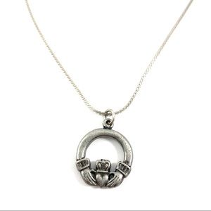 irish claddagh silver tone hand heart necklace W2)